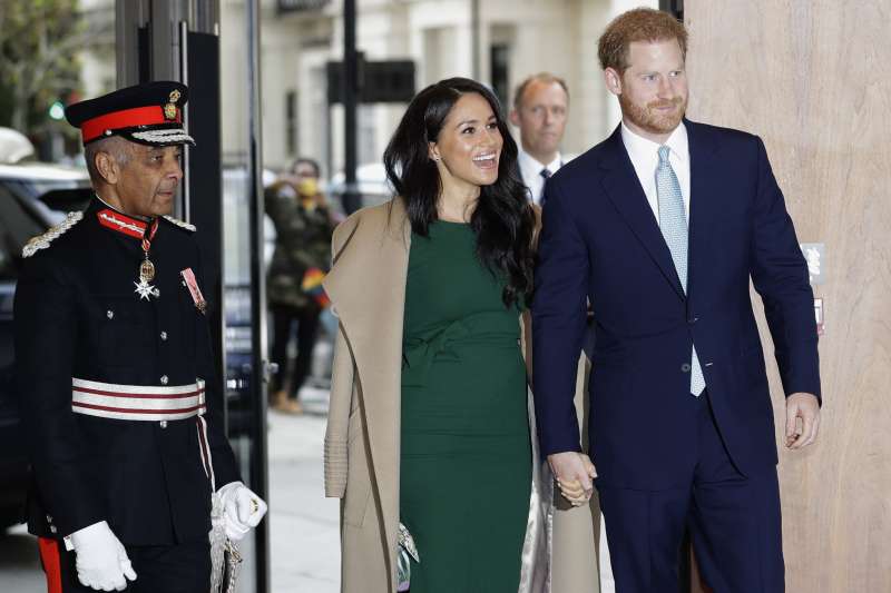 英國王室準備歡慶聖誕節。圖為英國哈利王子與梅根王妃。(AP) 英國王室準備歡慶聖誕節。圖為英國哈利王子與梅根王妃。(AP)