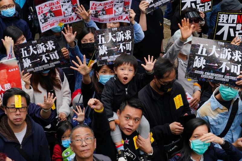 香港反送中、2020元旦,5500多人上街遊行。(AP) 香港反送中、2020元旦,5500多人上街遊行。(AP)