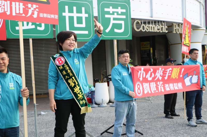 劉世芳街頭拜票 諷黃昭順「夾手他人」-風傳媒