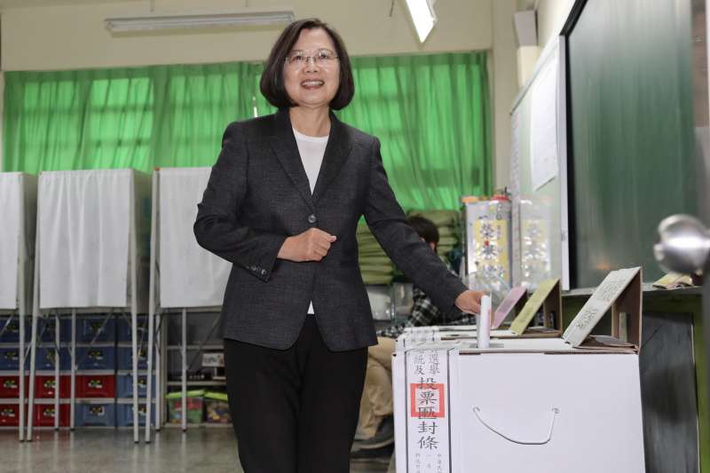 20200111-民進黨總統候選人蔡英文11日至投票所投票。(台北市攝影記者聯誼會提供) 20200111-民進黨總統候選人蔡英文11日至投票所投票。(台北市攝影記者聯誼會提供)