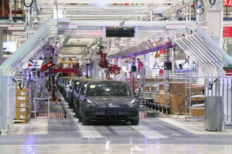 1月7日,特斯拉宣佈啟動在上海超級工廠製造Model Y汽車專案。圖為特斯拉上海超級工廠內部。新華社記者丁汀攝 1月7日,特斯拉宣佈啟動在上海超級工廠製造Model Y汽車專案。圖為特斯拉上海超級工廠內部。新華社記者丁汀攝