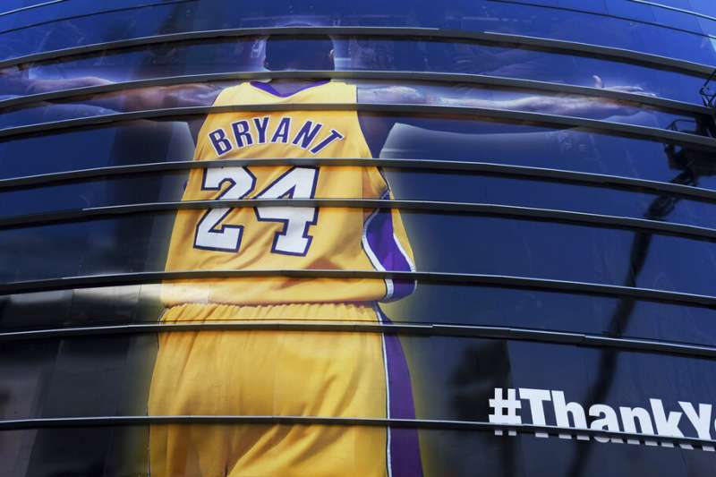 美國職籃(NBA)退役超級巨星「小飛俠」柯比.布萊恩驟逝,讓無數球迷心碎神傷。(美聯社) 美國職籃(NBA)退役超級巨星「小飛俠」柯比.布萊恩驟逝,讓無數球迷心碎神傷。(美聯社)