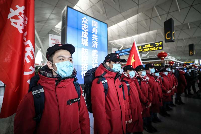 武漢肺炎疫情，遼寧馳援湖北危重症患者救治醫療隊從瀋陽出發。（新華社）