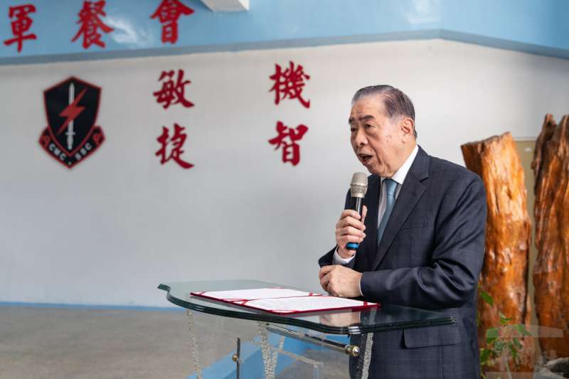 20200219-陸戰隊特勤隊是五年前高雄氣爆時,第一時間投入搜救的隊伍,由於當時情況未明,且時不時有爆炸發生,特勤隊員可說是在種不利環境下出勤,也因這份精神,軍人之友社理事長李棟樑日前特別前往慰問。(取自軍聞社) 20200219-陸戰隊特勤隊是五年前高雄氣爆時,第一時間投入搜救的隊伍,由於當時情況未明,且時不時有爆炸發生,特勤隊員可說是在種不利環境下出勤,也因這份精神,軍人之友社理事長李棟樑日前特別前往慰問。(取自軍聞社)