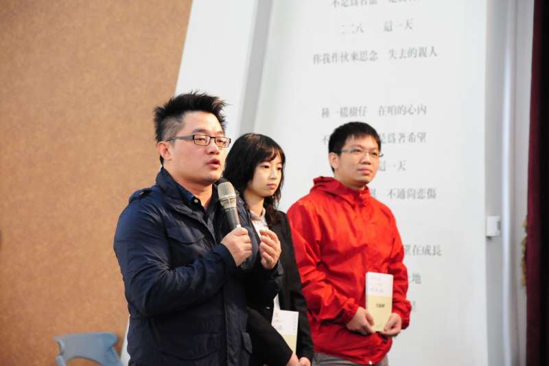 20200223-《1947之後:二二八(非)日常備忘錄》的作者之一、二二八基金會董事藍士博(左)。(二二八國家紀念館提供) 20200223-《1947之後:二二八(非)日常備忘錄》的作者之一、二二八基金會董事藍士博(左)。(二二八國家紀念館提供)