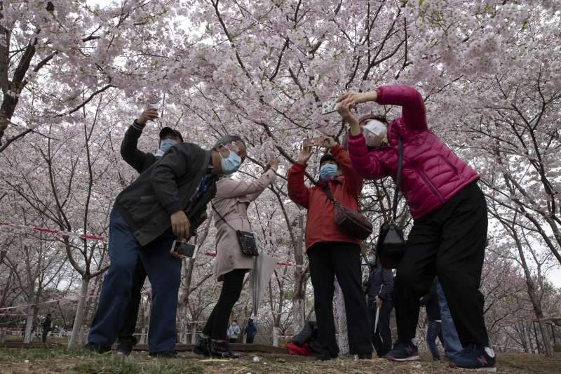 隨著中國本土疫情趨緩，北京市民的生活也逐漸回歸常軌。（AP）