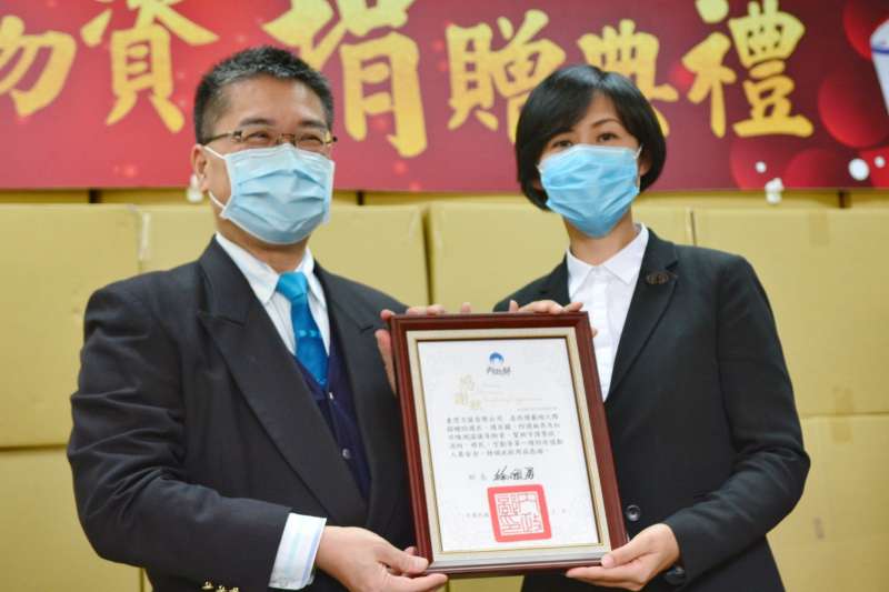 臺灣力匯公司說明全球只剩臺灣這淨土還可正常運作,總裁很樂意幫助防疫捐助。(圖/內政部提供) 臺灣力匯公司說明全球只剩臺灣這淨土還可正常運作,總裁很樂意幫助防疫捐助。(圖/內政部提供)
