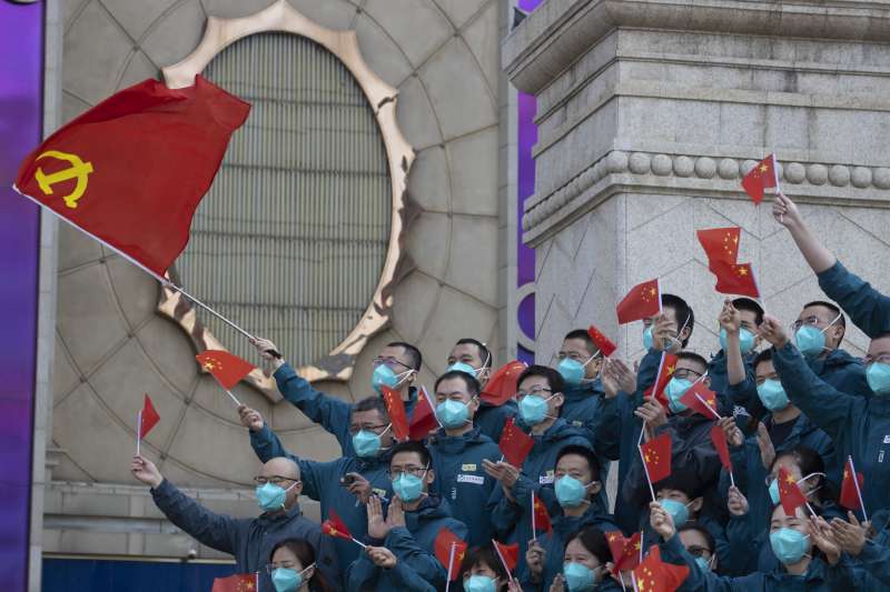 新冠肺炎:中國疫情趨緩,從外地馳援的醫護人員離開武漢(AP) 新冠肺炎:中國疫情趨緩,從外地馳援的醫護人員離開武漢(AP)