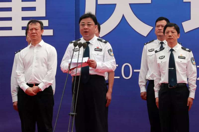 對於中國公安部副部長孫力軍(中)遭指控涉嫌嚴重違紀違法,外界諸多揣測。(圖取自網路) 對於中國公安部副部長孫力軍(中)遭指控涉嫌嚴重違紀違法,外界諸多揣測。(圖取自網路)