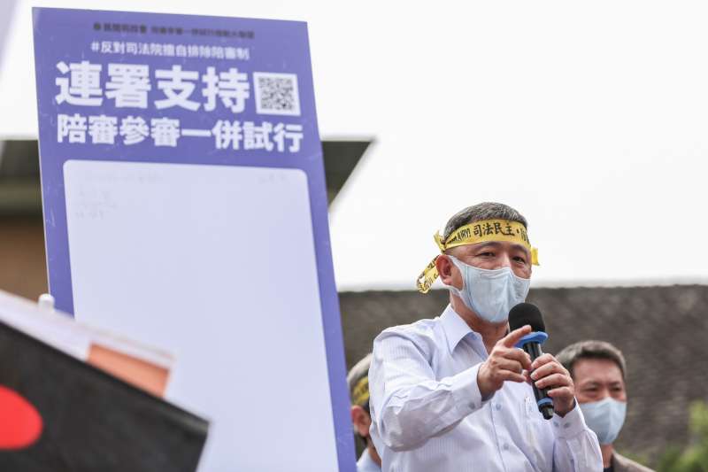 20200508-台灣陪審團協會理事長鄭文龍8日召開全民支持「陪審參審一併試行」大集結立法院戶外陳情活動。(簡必丞攝) 20200508-台灣陪審團協會理事長鄭文龍8日召開全民支持「陪審參審一併試行」大集結立法院戶外陳情活動。(簡必丞攝)