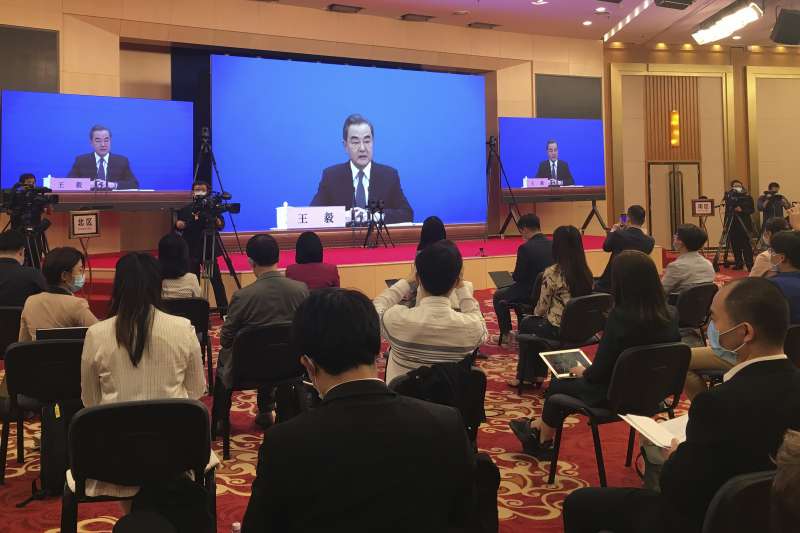 2020年中國兩會。第13屆全國人大:中國外長王毅出席記者會(AP) 2020年中國兩會。第13屆全國人大:中國外長王毅出席記者會(AP)