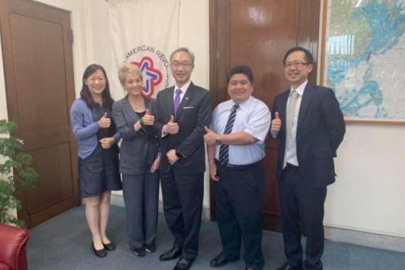 組國際隊打國際盃,口罩外交援助到關島(周艾齊提供) 組國際隊打國際盃,口罩外交援助到關島(周艾齊提供)