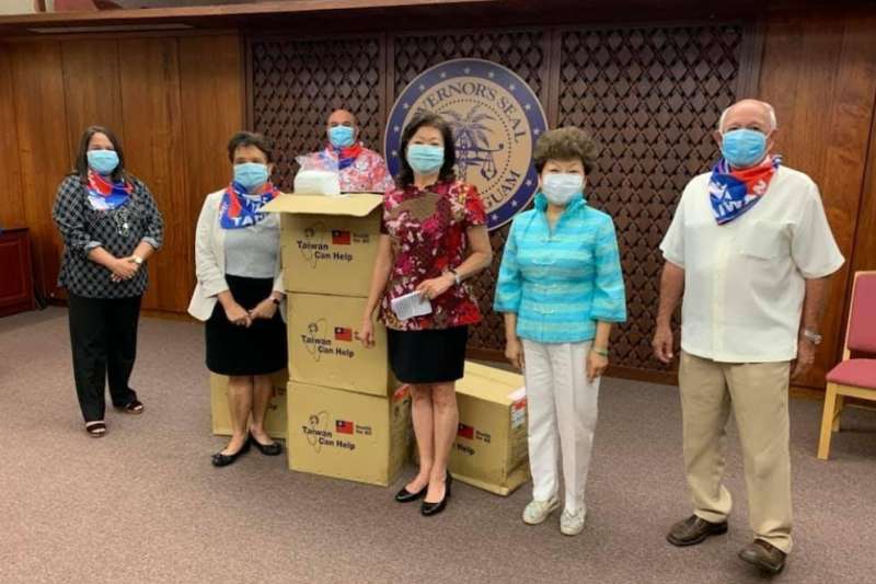 組國際隊打國際盃,口罩外交援助到關島(周艾齊提供) 組國際隊打國際盃,口罩外交援助到關島(周艾齊提供)