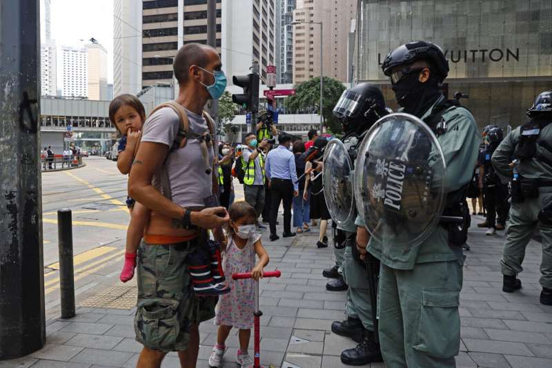 「港版國安法」與《國歌條例》爭議最近讓香港的反中國抗爭再起。（美聯社）