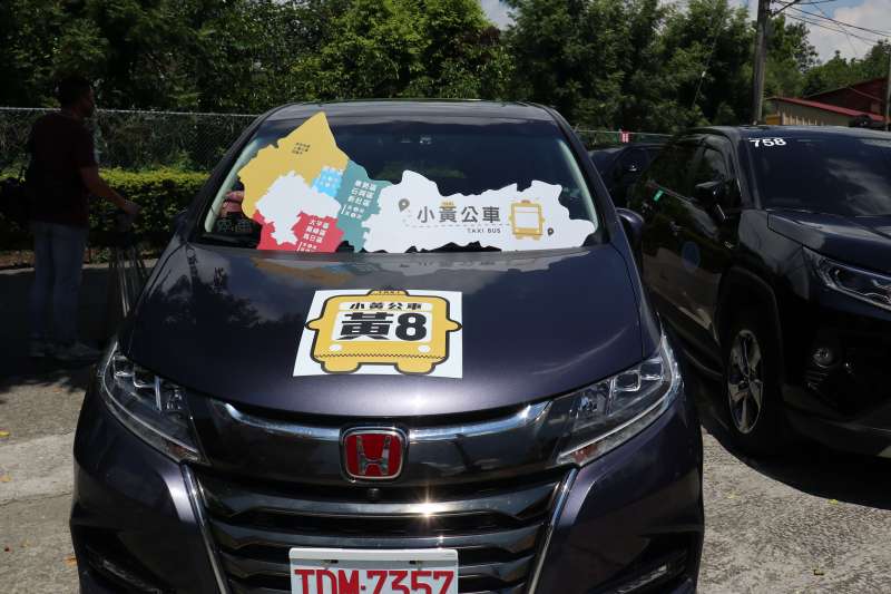 台中市針對偏遠地區推出小黃公車，再新增6條路線，並首推「隨招隨停」，以方便民眾使用。(圖/記者王秀禾攝)