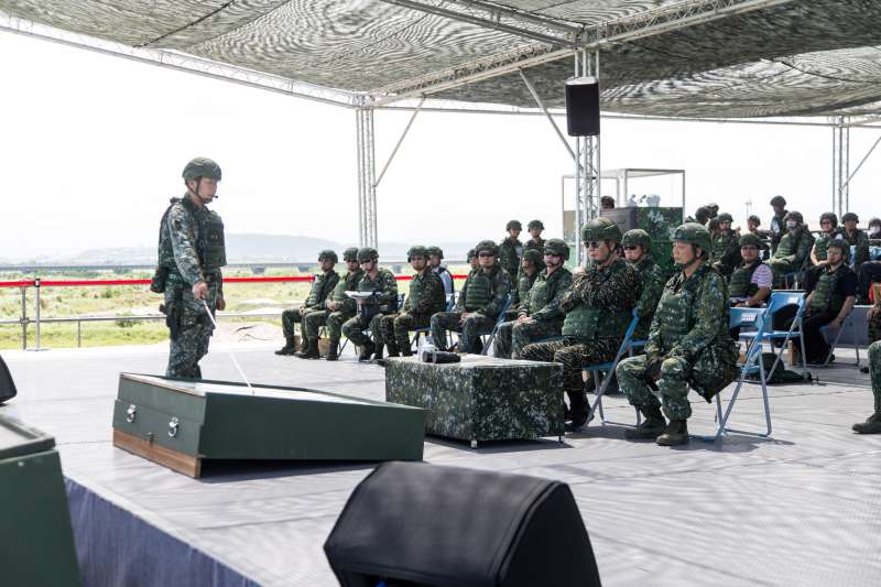 20200703-總長黃曙光1日視導台中甲南海灘「聯合反登陸作戰操演」。(取自軍聞社) 20200703-總長黃曙光1日視導台中甲南海灘「聯合反登陸作戰操演」。(取自軍聞社)