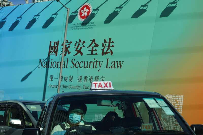 涉港官員指出港府政策趨緊雖不見得直接肇因於《港區國安法》,但時間上有相關性。(美聯社) 涉港官員指出港府政策趨緊雖不見得直接肇因於《港區國安法》,但時間上有相關性。(美聯社)