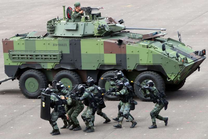 20200825-憲兵CM34 30機砲裝步戰鬥車在今年漢光演習中,參與衛戍區重要目標防護演練。(取自青年日報) 20200825-憲兵CM34 30機砲裝步戰鬥車在今年漢光演習中,參與衛戍區重要目標防護演練。(取自青年日報)
