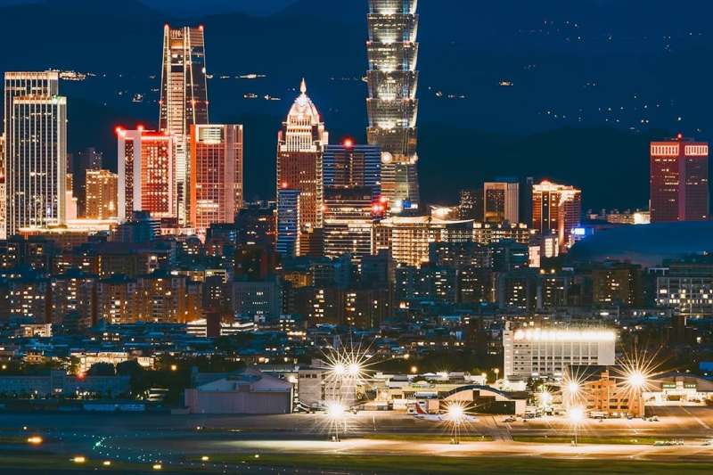 在劍南山賞夜景超浪漫,還能看到101 (圖/chien_zhixiang@instagram提供) 在劍南山賞夜景超浪漫,還能看到101 (圖/chien_zhixiang@instagram提供)