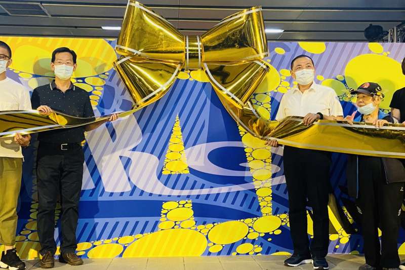 新北市政府與臺北大眾捷運股份有限公司在板南線捷運板橋站B1共同打造藝文街舞專屬空間,特別請來「3D冰層圖」Ash Design/壹肆設計親自操刀。(圖/風傳媒) 新北市政府與臺北大眾捷運股份有限公司在板南線捷運板橋站B1共同打造藝文街舞專屬空間,特別請來「3D冰層圖」Ash Design/壹肆設計親自操刀。(圖/風傳媒)