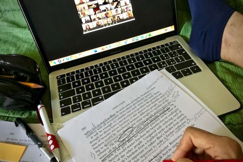 「居家學習」的諸多不便(曾廣儀攝) 「居家學習」的諸多不便(曾廣儀攝)