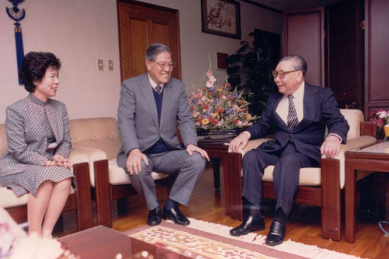 20200915- 1984年3月22日,故總統蔣經國蒞臨已故前總統李登輝大安住所致賀當選副總統。(取自總統府) 20200915- 1984年3月22日,故總統蔣經國蒞臨已故前總統李登輝大安住所致賀當選副總統。(取自總統府)