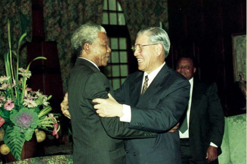 20200915-1994年5月11日,已故前總統李登輝親訪南非新總統曼德拉。(取自總統府) 20200915-1994年5月11日,已故前總統李登輝親訪南非新總統曼德拉。(取自總統府)