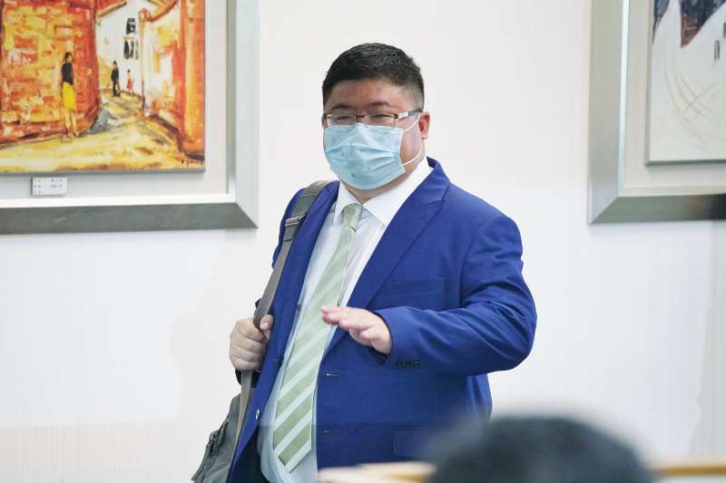 Fw: [新聞] 教召應延長到1個月？王定宇：蔡易餘