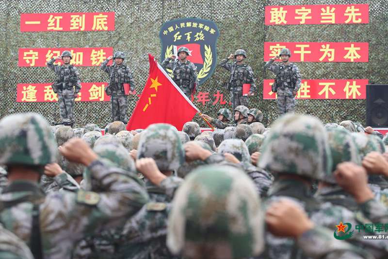 解放軍,中國陸軍。(中國軍網) 解放軍,中國陸軍。(中國軍網)