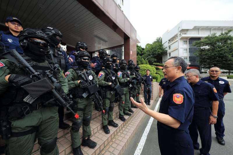 警政署長陳家欽6日前往保一總隊石牌營區慰勉同仁辛勞，全副武裝特勤警力終於曝光。（取自NPA署長室臉書）