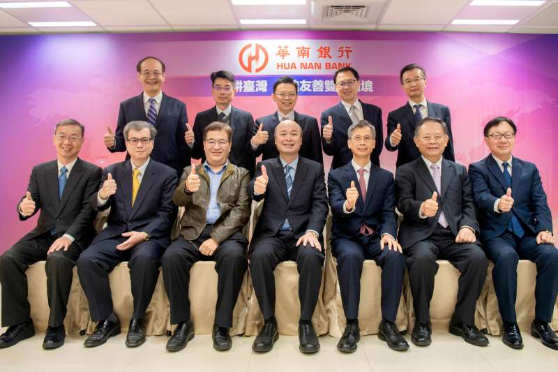 華南銀行首創雙語 Ai智慧語音櫃檯 24小時雙語金融服務不中斷 風傳媒