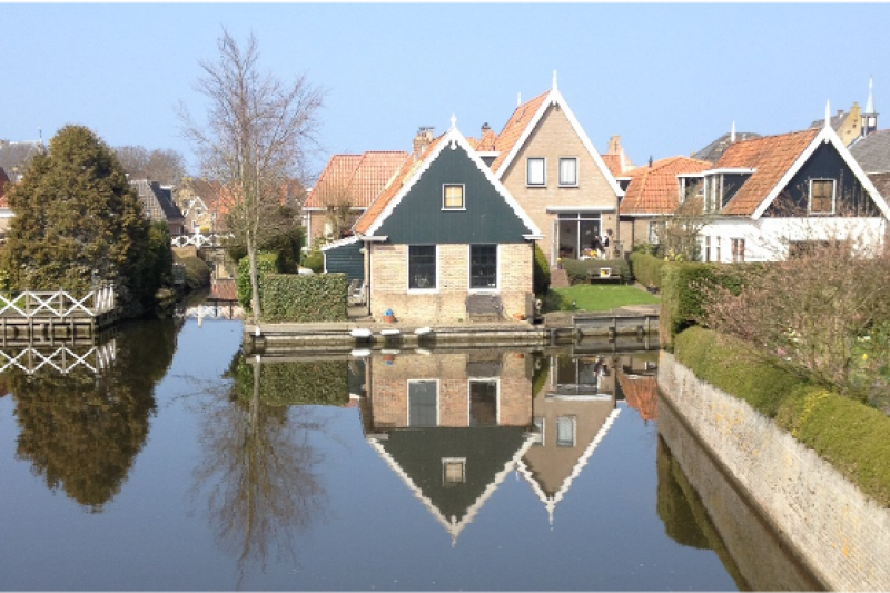 20201229-數據探索如同河面倒映房屋是一體兩面。（薛文蔚提供）