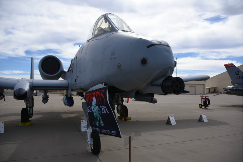 裝備在A-10機頭上的GAU-8復仇者30mm機砲,對於在地面上的聯軍將士而言是一種救贖,對於恐怖份子而言則是地獄之聲。(許劍虹攝) 裝備在A-10機頭上的GAU-8復仇者30mm機砲,對於在地面上的聯軍將士而言是一種救贖,對於恐怖份子而言則是地獄之聲。(許劍虹攝)