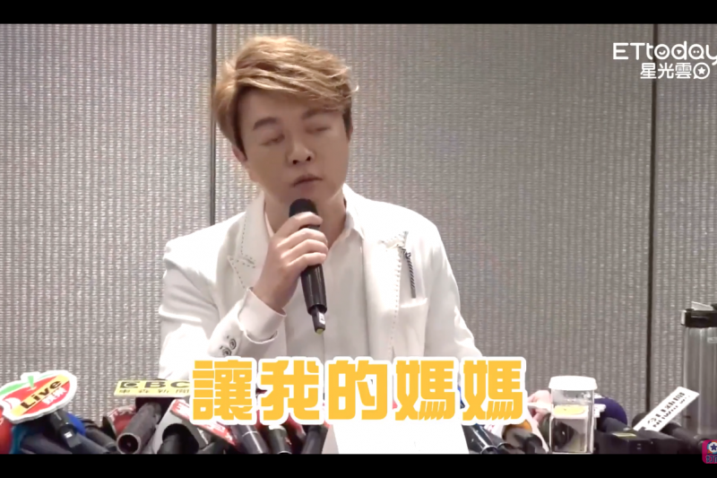 20210206-翁立友(見圖)在聲明會中提到性騷擾事件讓母親終日以淚洗面。(擷取自YouTube) 20210206-翁立友(見圖)在聲明會中提到性騷擾事件讓母親終日以淚洗面。(擷取自YouTube)
