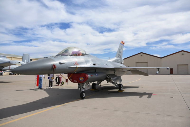 亞利桑那空中國民兵的F-16C戰鬥機,隸屬第162戰鬥機聯隊第195中隊。(許劍虹攝) 亞利桑那空中國民兵的F-16C戰鬥機,隸屬第162戰鬥機聯隊第195中隊。(許劍虹攝)