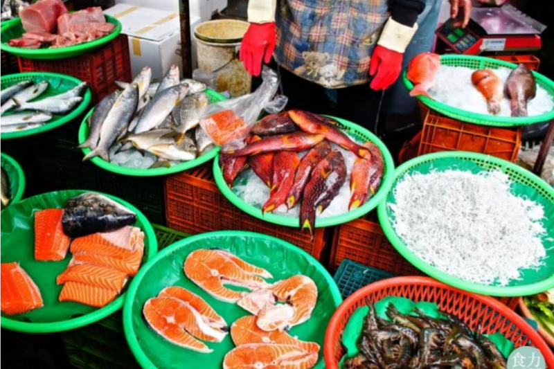魚眼清澈≠新鮮！海鮮專家簡單3步驟，教你挑出尚青的魚-風傳媒