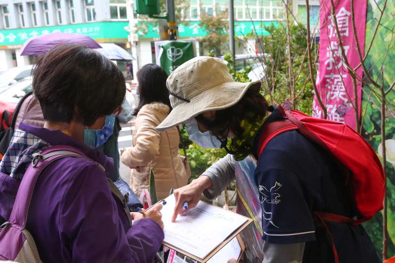 護藻礁公投引綠營怒火 親綠粉專痛批環團:2018不挺林佳龍就黑了一大半