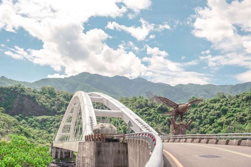 龍頭山老鷹谷多納大橋(圖/IG @reshieh) 龍頭山老鷹谷多納大橋(圖/IG @reshieh)