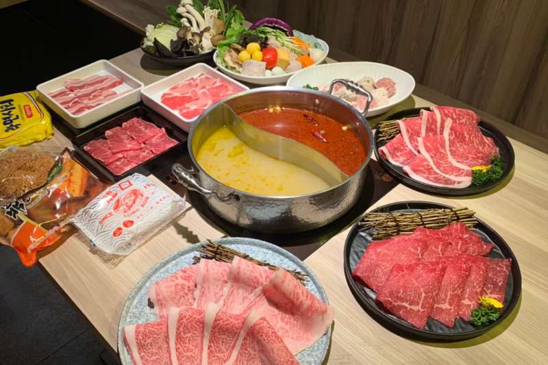 台灣人愛吃火鍋,一年鍋物商機高達300億元,而且年年成長。(圖片來源/築間餐飲集團)