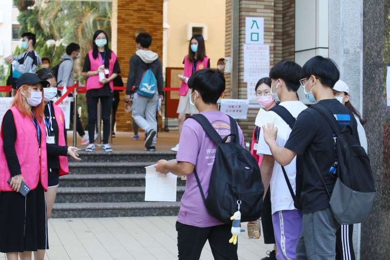疫情中斷3萬憂鬱學生諮商管道 心理師急喊:一直被法規擋在外面-新新聞