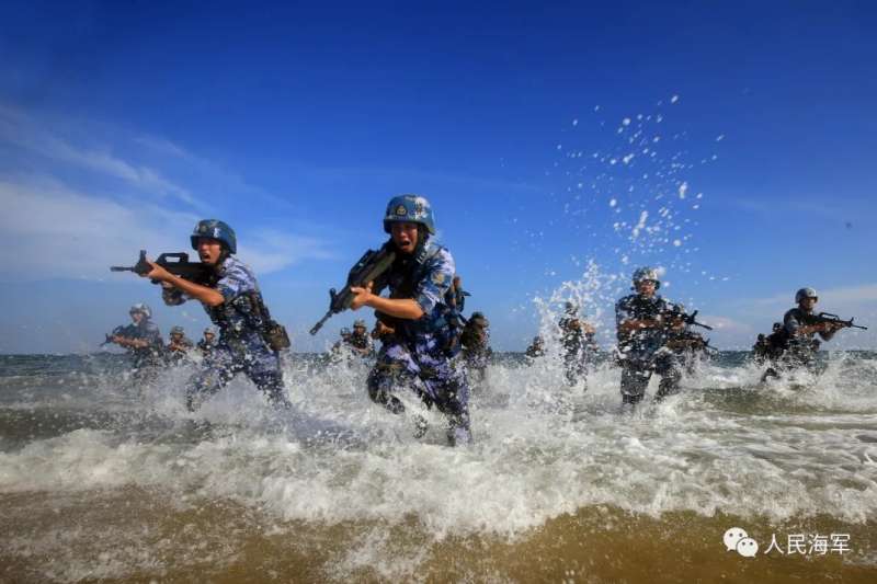 中國的海軍陸戰隊正在進行搶灘演練。（中國軍網）