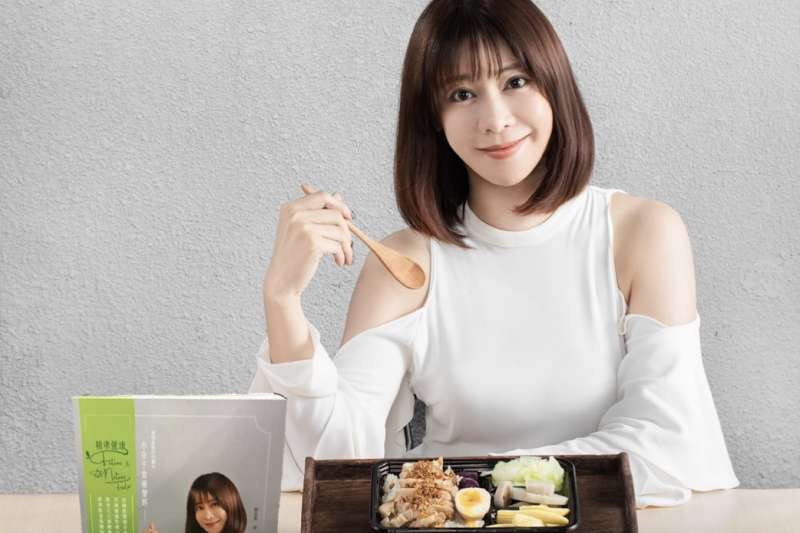 盈熹全球生物科技董事長暨養生達人蘇盈熹,推出「食物是最好的醫生-小分子食療聖經」獲兩岸讀者好評。(圖/盈熹全球提供)