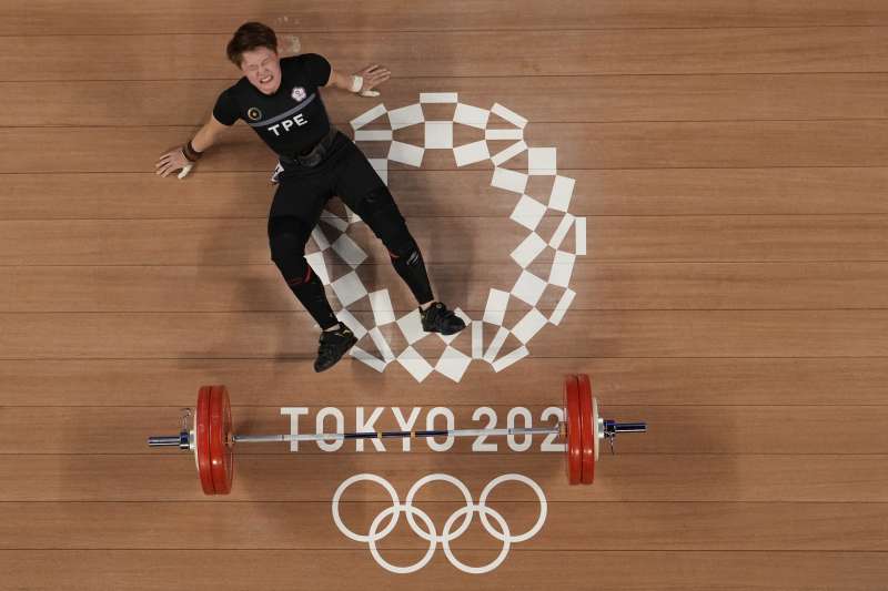 2021年7月27日,東京奧運,台灣代表隊舉重選手陳玟卉出賽,勇奪女子64公斤量級銅牌(AP) 2021年7月27日,東京奧運,台灣代表隊舉重選手陳玟卉出賽,勇奪女子64公斤量級銅牌(AP)