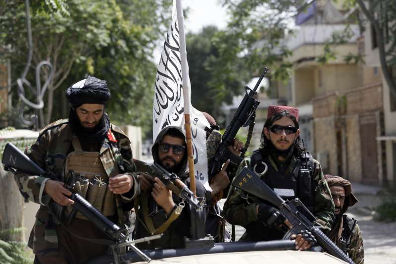 2021年8月19日,阿富汗神學士(Taliban)戰士巡邏首都喀布爾(Kabul)(AP) 2021年8月19日,阿富汗神學士(Taliban)戰士巡邏首都喀布爾(Kabul)(AP)