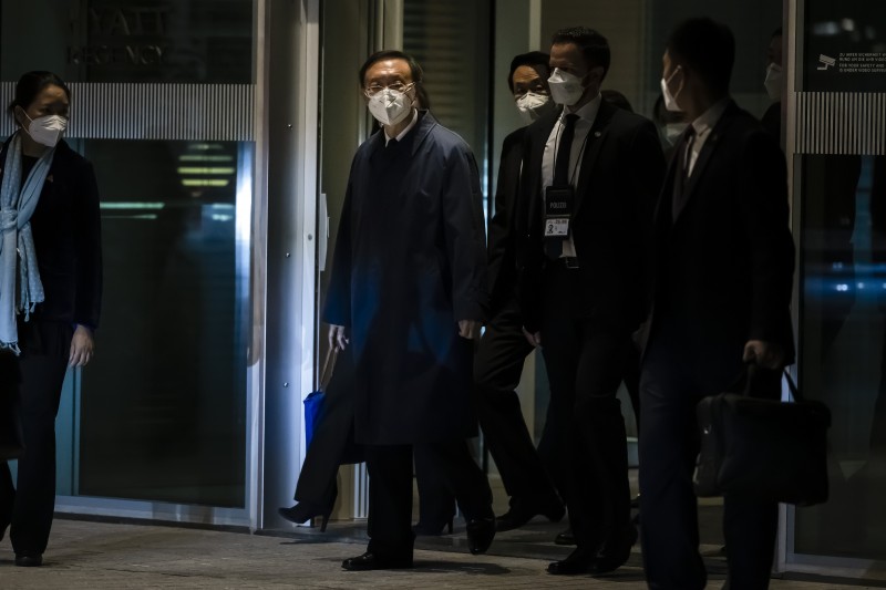 中共中央外事委員會辦公室主任楊潔箎在蘇黎世與蘇利文舉行會談。(美聯社) 中共中央外事委員會辦公室主任楊潔箎在蘇黎世與蘇利文舉行會談。(美聯社)