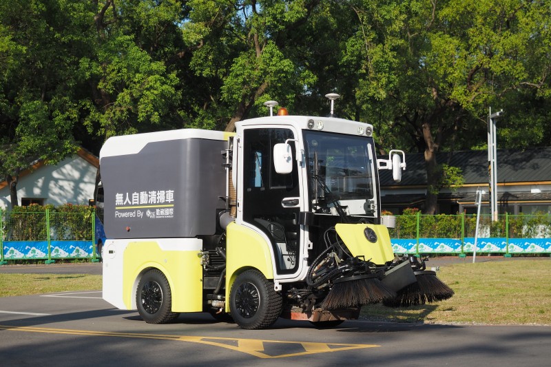 為降低第一線人員的職災風險自駕掃街車的發展應運而生（圖／勤崴國際科技提供）