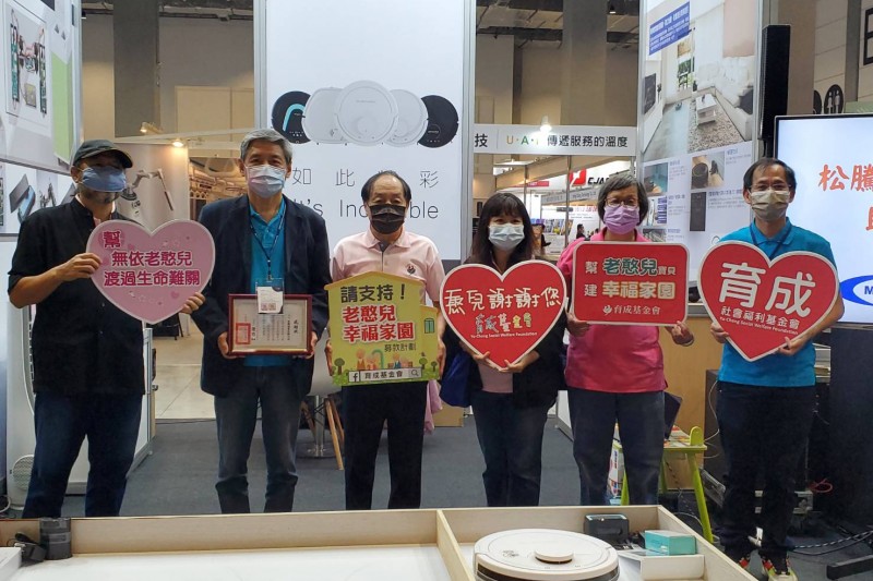 松騰實業與社福團體育成基金會共同合作的暖心傳情公益募款活動,今(2021)年已經邁入第六年。(圖/業者提供)