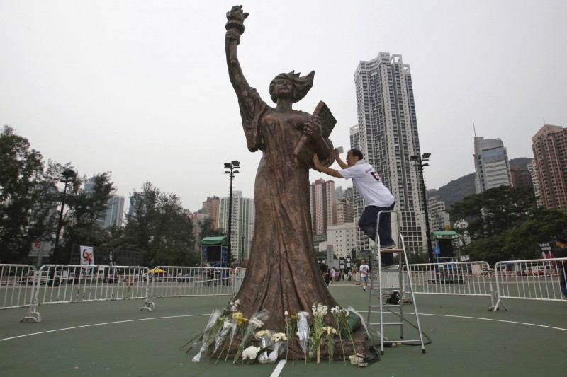 香港如今處境，自由女神應該也要哭泣。（AP）