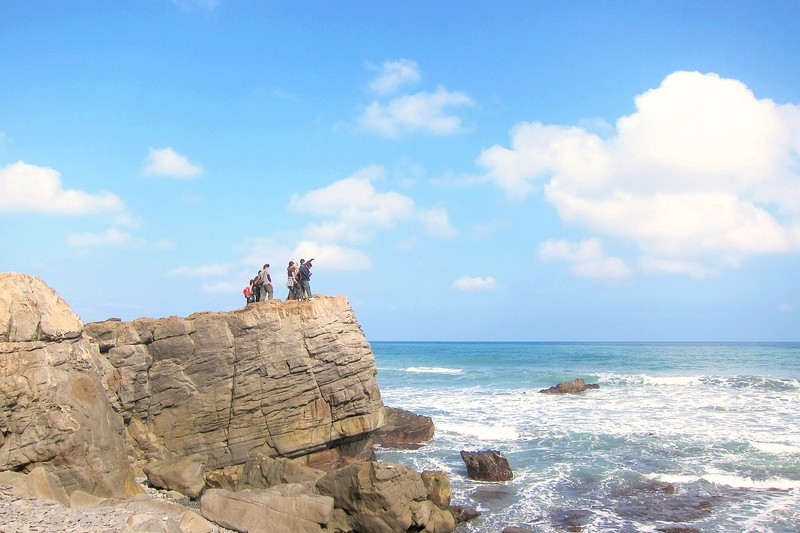 阿朗壹古道上可以飽覽南台灣海岸之美。（圖／奧丁丁客棧提供）