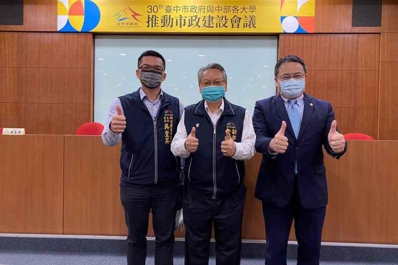 「優化技職教育暨跨領域整合人才培育規劃」市府和在地企業攜手學界共同培育人才,讓台中市的企業留住優質人才。(圖/台中市政府)